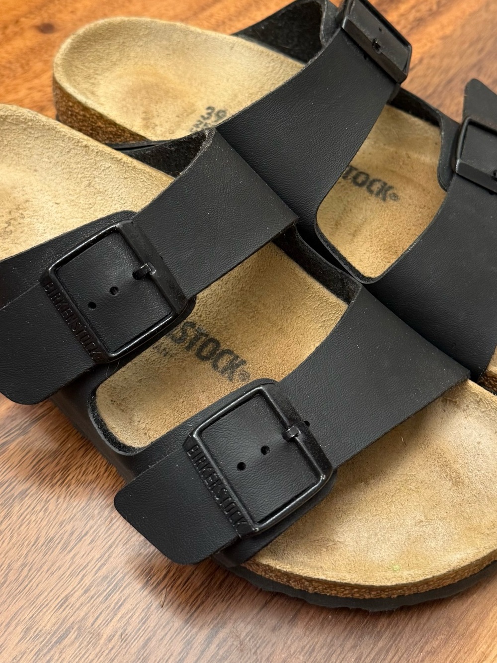 Birkenstock Arizona Two-Strap Sandal in Black Sz 39